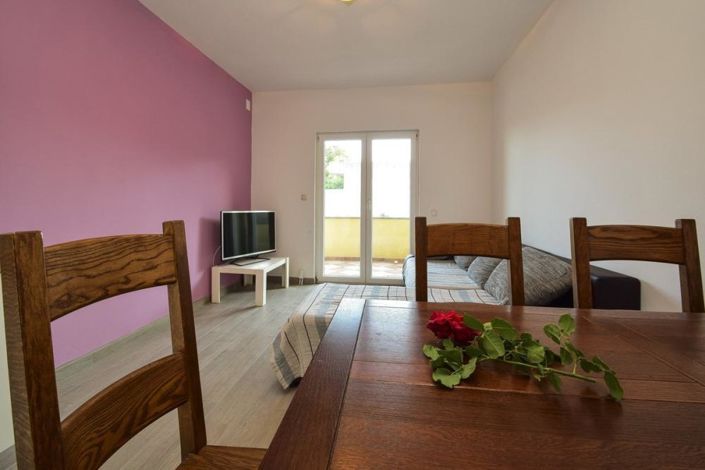 Image No.12-7 Bed Property for sale