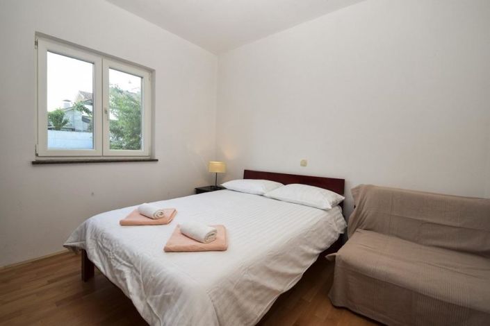 Image No.13-7 Bed Property for sale