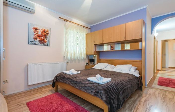 Image No.13-4 Bed Property for sale