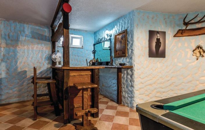 Image No.17-4 Bed Property for sale