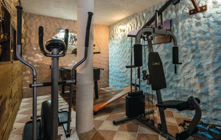 Image No.18-4 Bed Property for sale