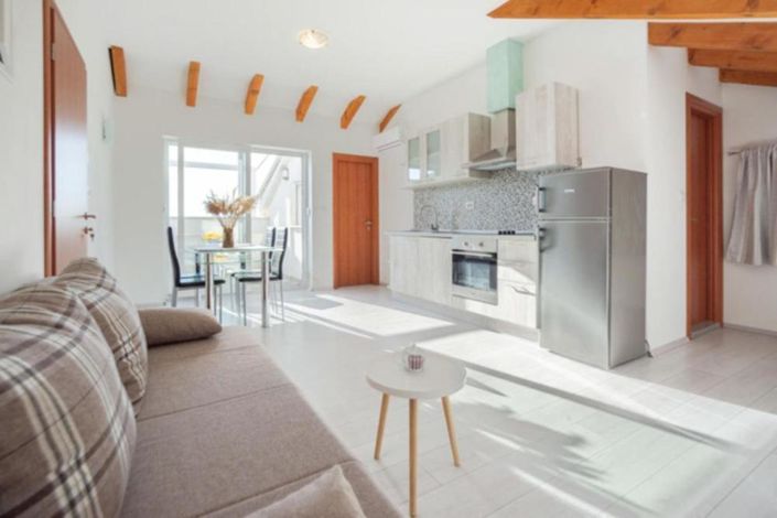 Image No.24-10 Bed Property for sale