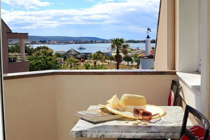 Image No.2-10 Bed Property for sale