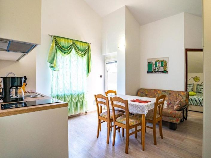 Image No.22-10 Bed Property for sale