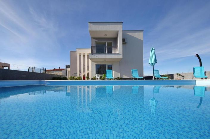 Image No.1-6 Bed Property for sale