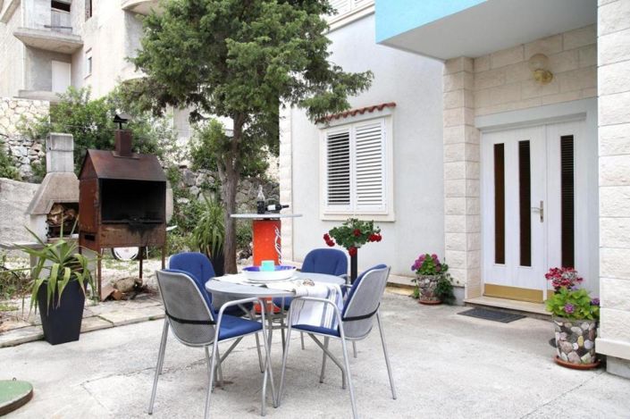 Image No.12-9 Bed Property for sale