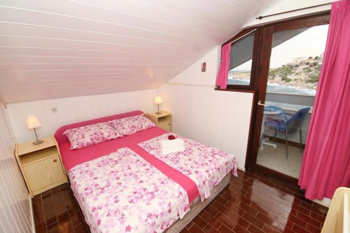 Image No.24-9 Bed Property for sale