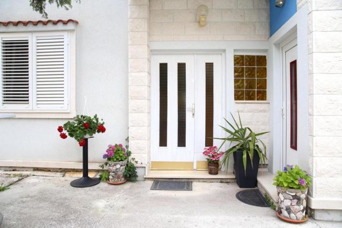 Image No.6-9 Bed Property for sale