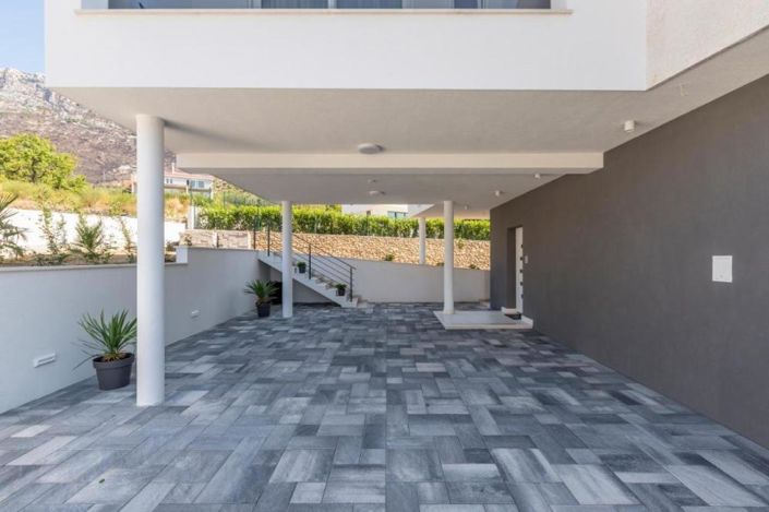 Image No.23-5 Bed Property for sale