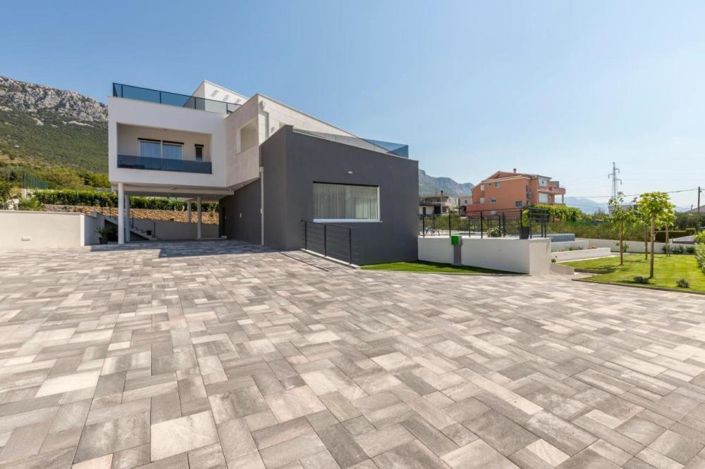 Image No.24-5 Bed Property for sale