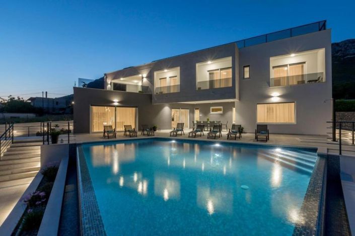 Image No.8-5 Bed Property for sale