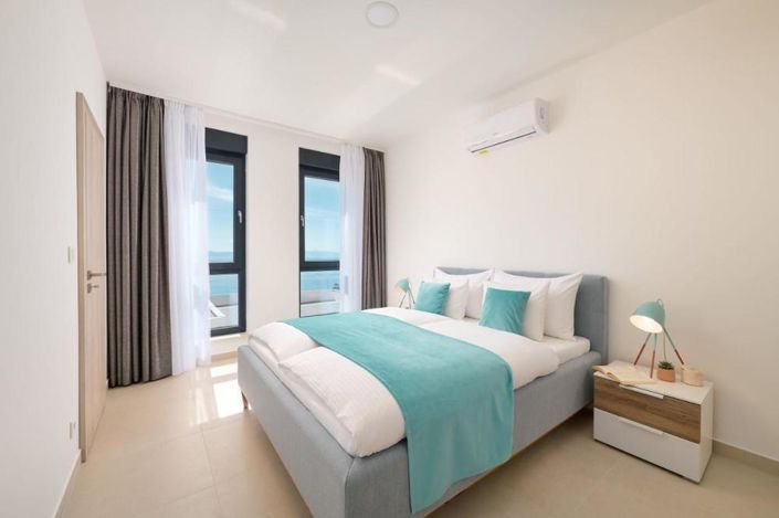 Image No.10-4 Bed Property for sale