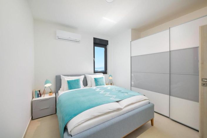 Image No.11-4 Bed Property for sale