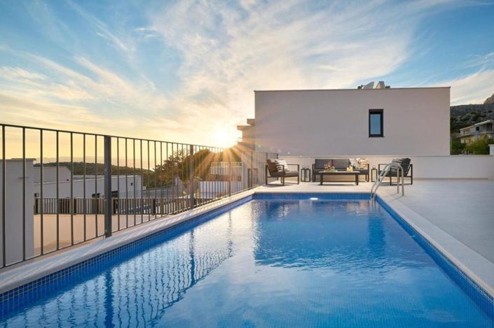 Image No.5-4 Bed Property for sale