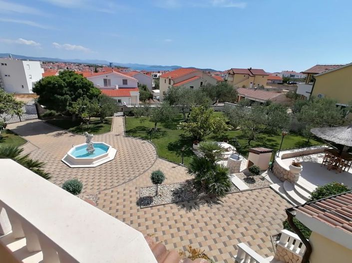 Image No.10-4 Bed Property for sale