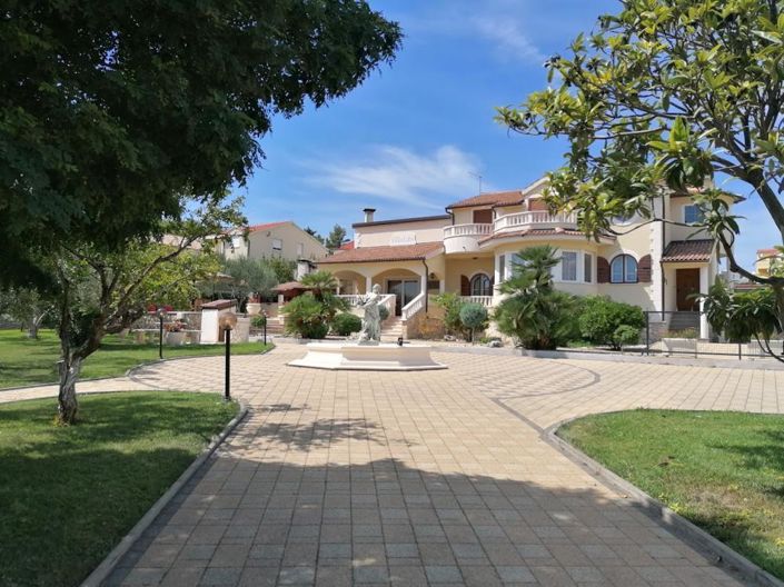 Image No.3-4 Bed Property for sale