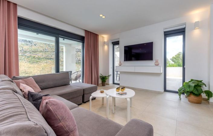 Image No.15-4 Bed Property for sale