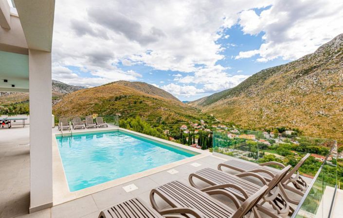 Image No.2-4 Bed Property for sale