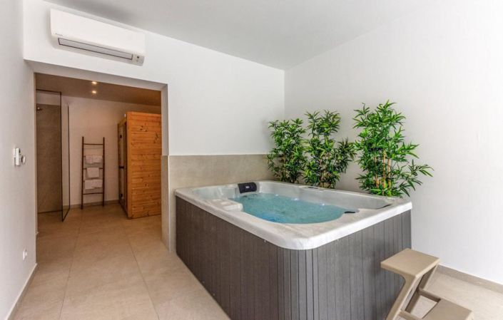 Image No.22-4 Bed Property for sale