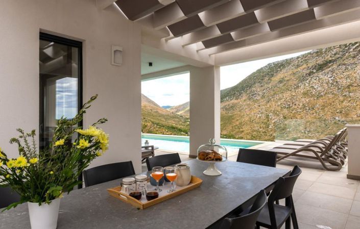 Image No.4-4 Bed Property for sale