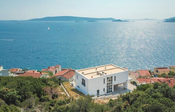 Image No.1-5 Bed Property for sale