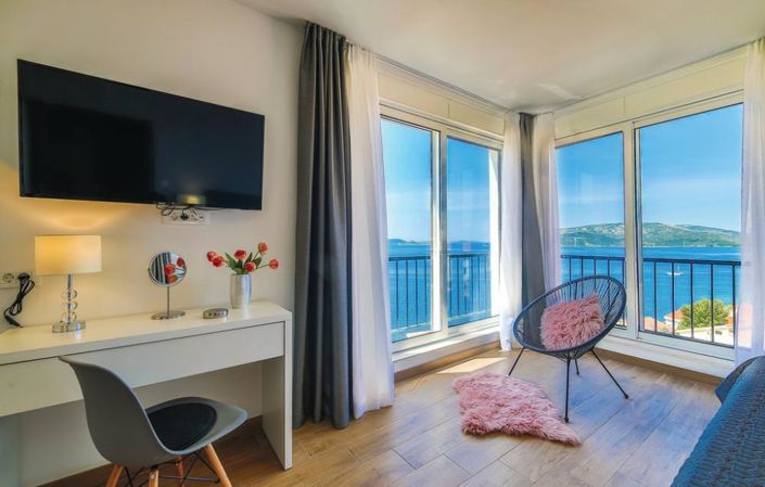 Image No.15-5 Bed Property for sale