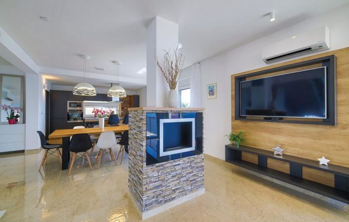 Image No.24-5 Bed Property for sale