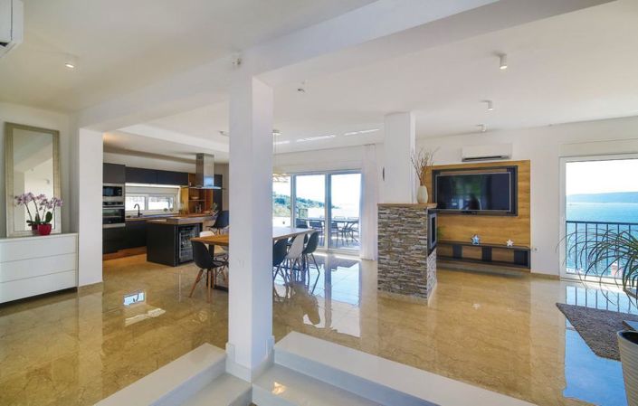 Image No.25-5 Bed Property for sale