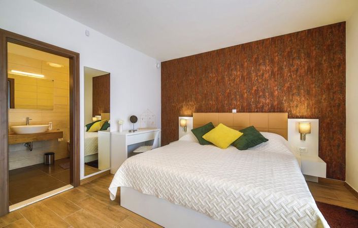 Image No.7-5 Bed Property for sale