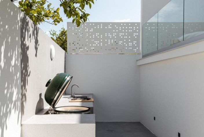 Image No.12-5 Bed Property for sale