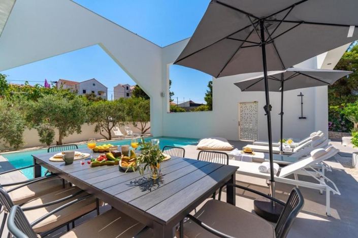 Image No.19-5 Bed Property for sale