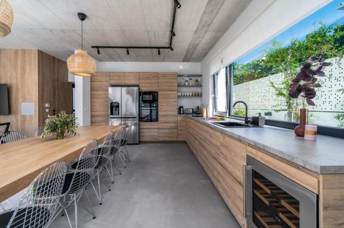 Image No.23-5 Bed Property for sale