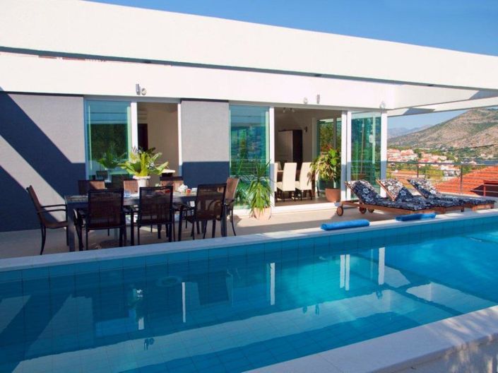 Image No.15-4 Bed Property for sale