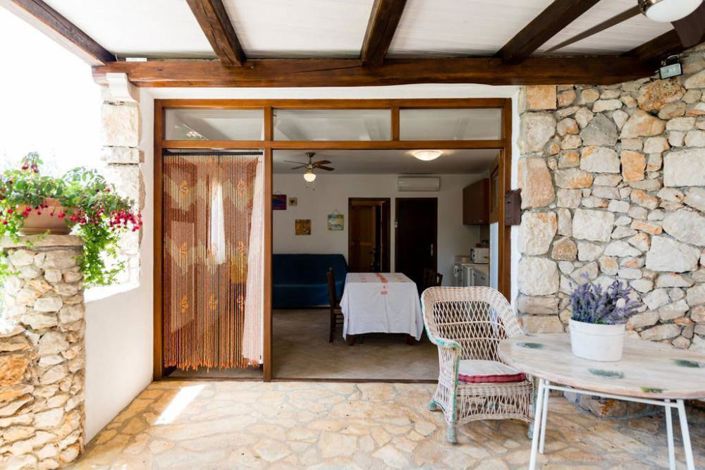 Image No.10-8 Bed Property for sale