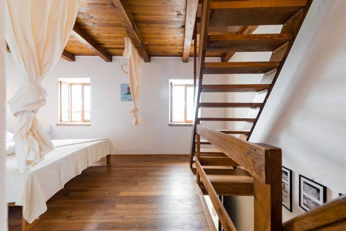 Image No.14-8 Bed Property for sale