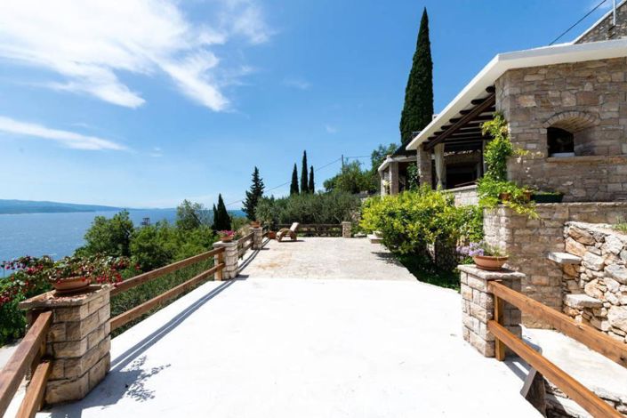 Image No.23-8 Bed Property for sale