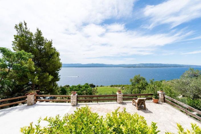 Image No.24-8 Bed Property for sale