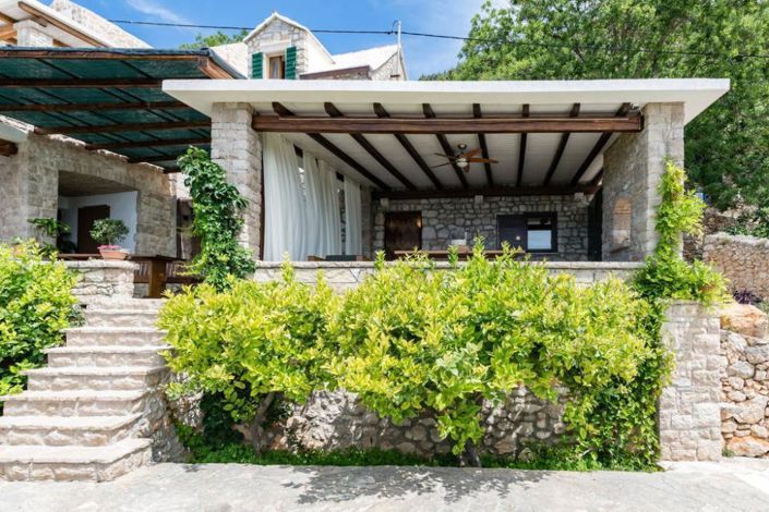 Image No.25-8 Bed Property for sale