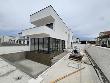 112353-490195