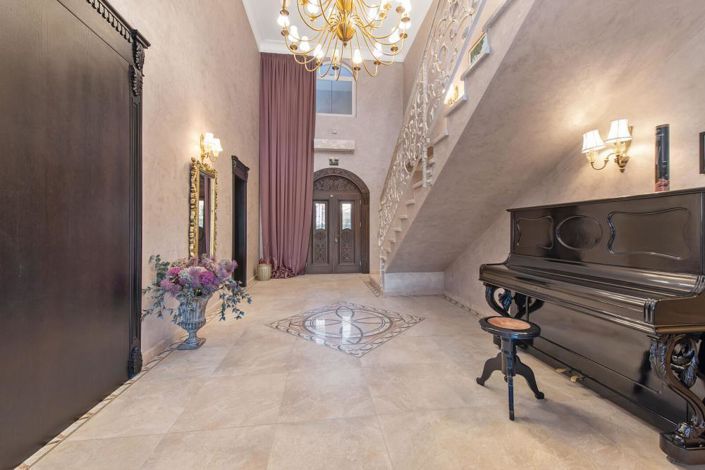 Image No.12-5 Bed Property for sale