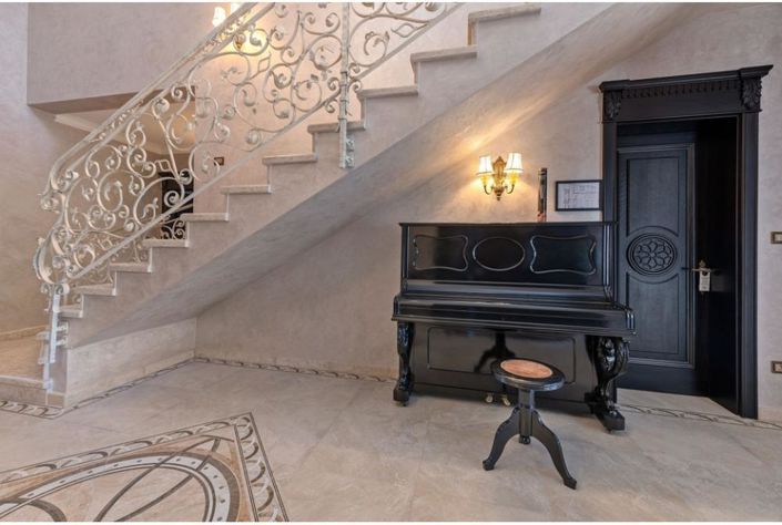 Image No.25-5 Bed Property for sale