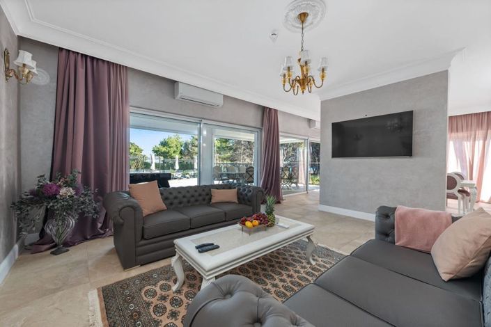 Image No.6-5 Bed Property for sale