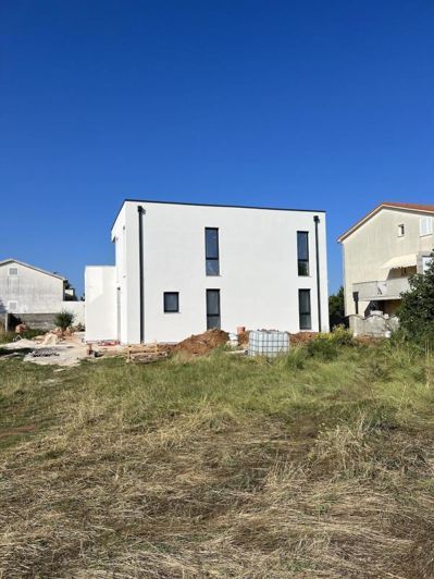 Image No.17-3 Bed Property for sale