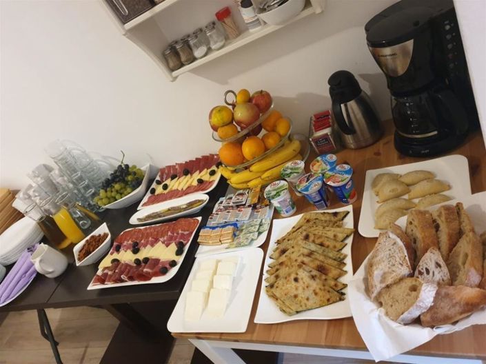 Image No.10-4 Bed Property for sale