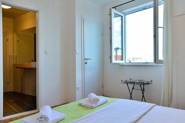 Image No.15-4 Bed Property for sale