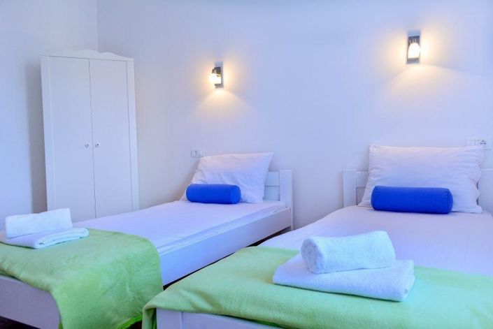 Image No.18-4 Bed Property for sale