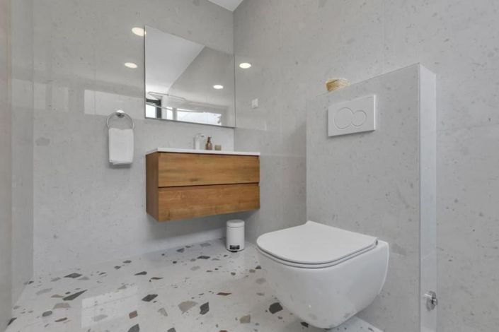 Image No.15-4 Bed Property for sale