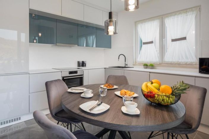 Image No.22-13 Bed Property for sale