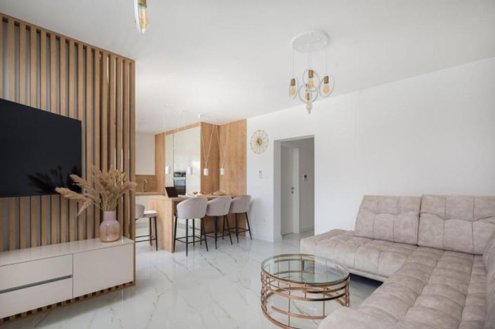 Image No.23-13 Bed Property for sale