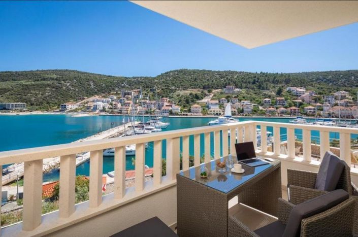 Image No.3-13 Bed Property for sale